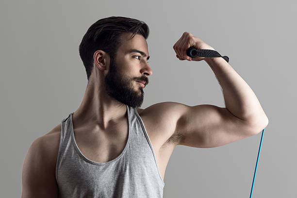 exercice biceps bandes de résistance